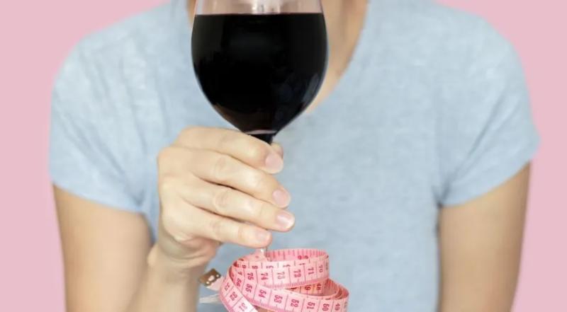 Алкоголь на диете: можно ли пить и как это влияет на вес