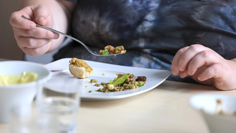 Биотехнолог предупредила об опасности ограничения приемов пищи