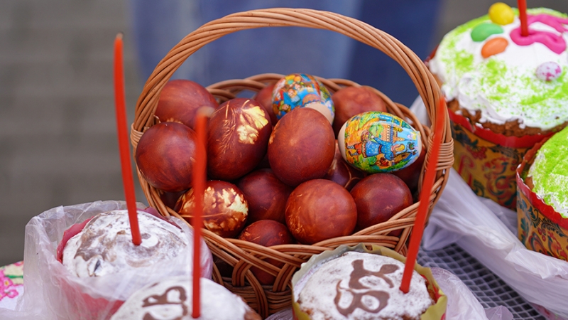 Россиянам назвали дневную норму пасхальных куличей и яиц