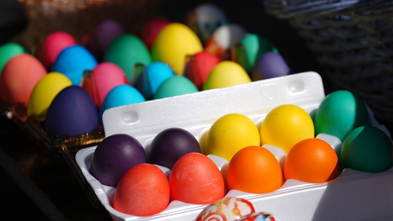 Терапевт назвала самые опасные способы окраски яиц на Пасху