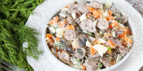 10 простых салатов из морской капусты