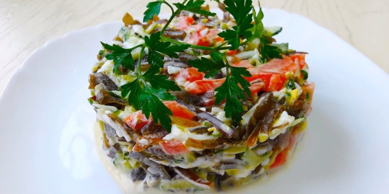 10 простых салатов из морской капусты